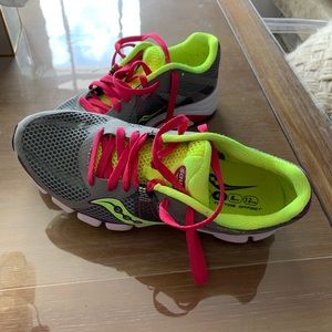 NWOT Saucony Mirage 3